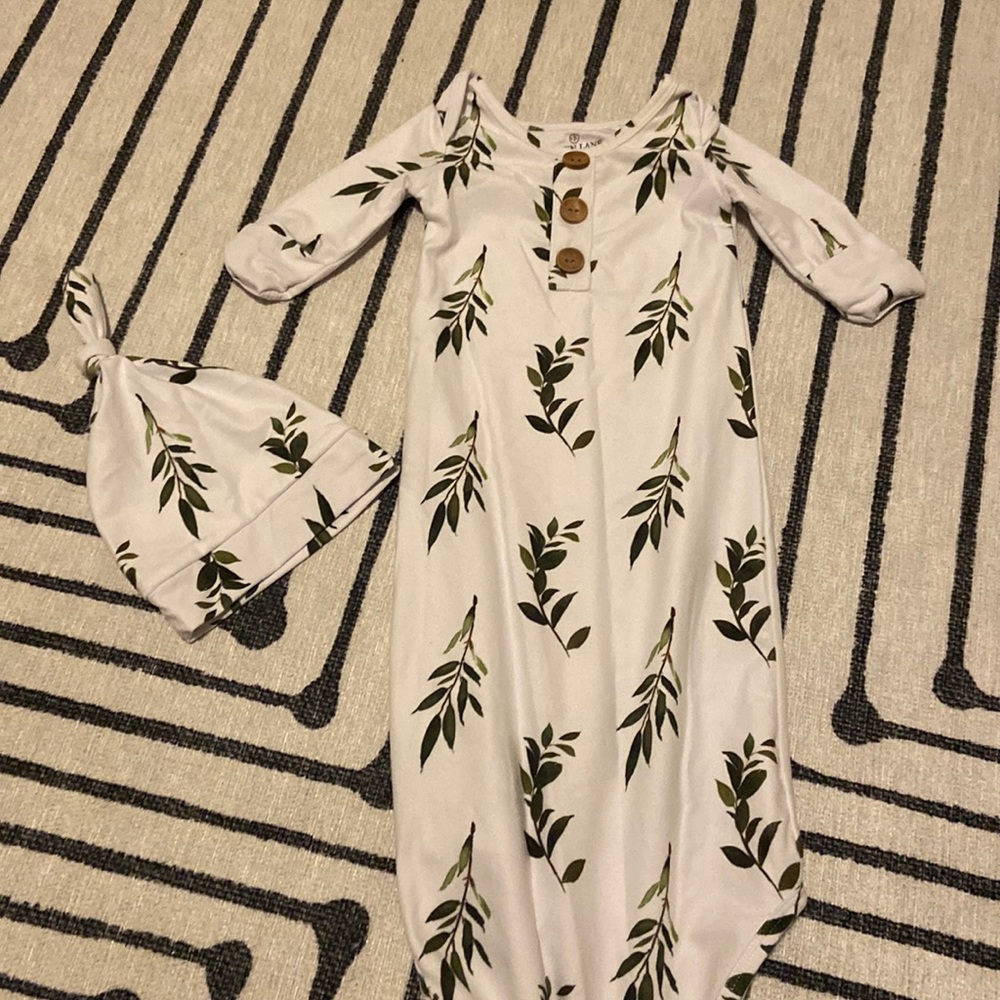 Caden Lane OLIVE LEAF NEWBORN BABY KNOT GOWN & HAT SET